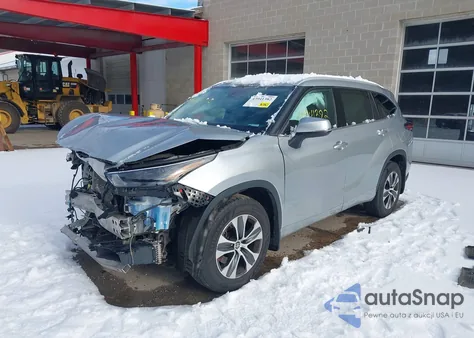 2022 Toyota Highlander Xle z USA, uszkodzony, nr VIN 5TDGZRBH4NS564587